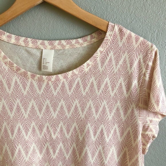 *SOLD* Patterned Tee - Picture 1 of 3